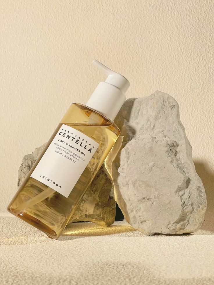 Skin1004 Madagascar Centella Light Cleansing Oil